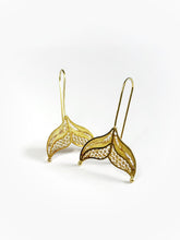 Load image into Gallery viewer, Whale Tails Silver Earrings
