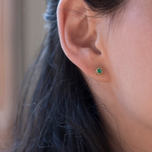 Load image into Gallery viewer, Gia Floral Emerald Filigree Studs