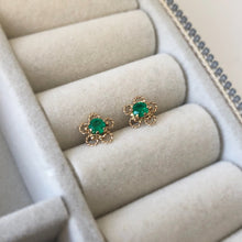 Load image into Gallery viewer, Gia Floral Emerald Filigree Studs