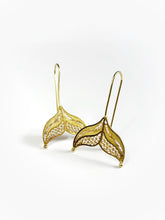 Load image into Gallery viewer, Whale Tails Silver Earrings
