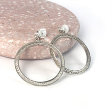 Load image into Gallery viewer, Minimalistic Filigree Zig Zag Circles Earrings
